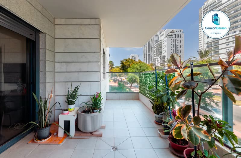 תמונה 6 מתוך 10: 4 חדרים + יחידת דיור נפרדת — אגמים, נתניה