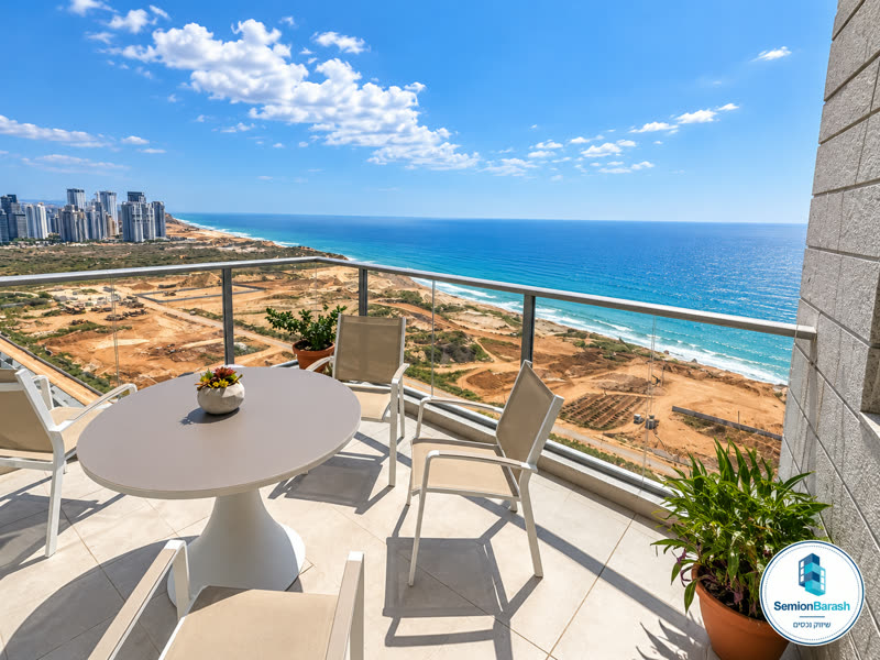 Photo 1 sur 9 : 5 pièces meublé à louer au Maris Tower, vue panoramique sur la mer — Galei HaYam, Netanya